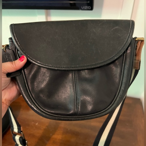 Vintage COACH Black Leather Crossbody Bag - Picture 14 of 14